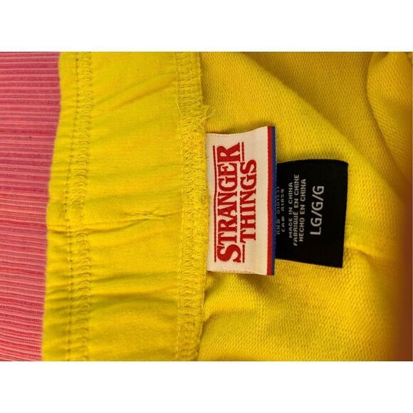 Stranger things shorts large rn# 0101531 yellow green "Camp No Where" 85 - Picture 7 of 7